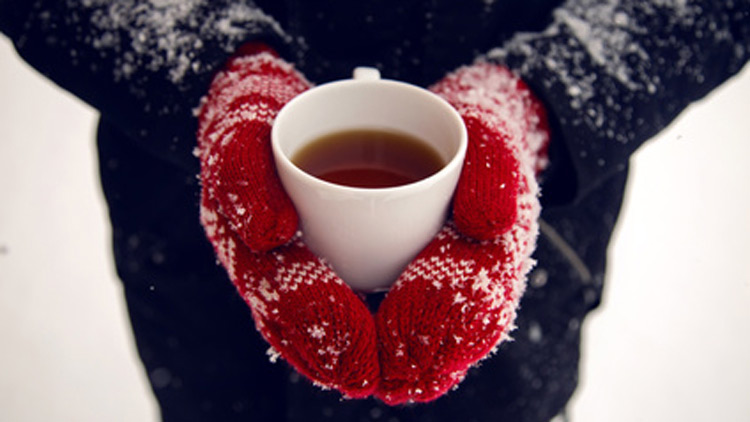 Hände, die Teetasse halten, Copyright Fotolia.com
