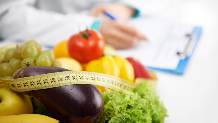 Gemüse, Obst und Maßband, Copyright Fotolia.com