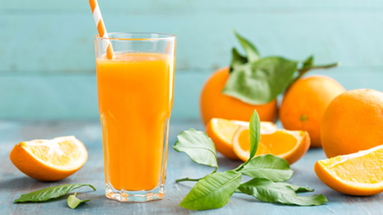 Orangensaft und Orangen, Copyright Fotolia.com