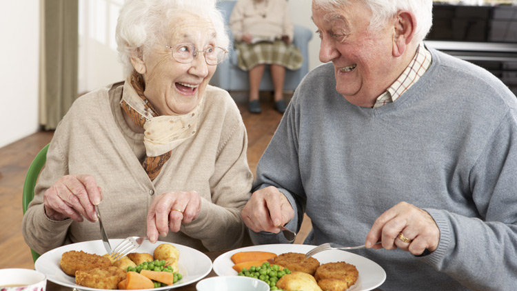 Älteres Paar beim Essen, Copyright Panthermedia