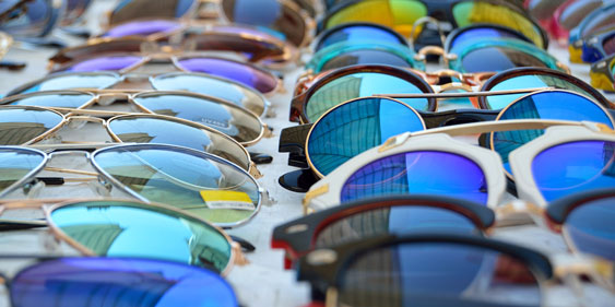 Sonnenbrillen in der Verkaufsauslage; Copyright Panthermedia