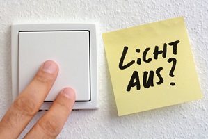 Zettel Licht aus?, copyright fotolia.de